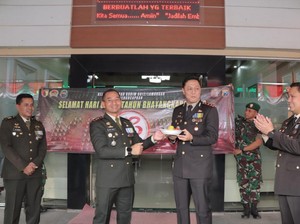 Saat Dandim Lamongan Beri Kejutan di HUT ke-78 Bhayangkara