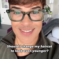 Edson yang pertama kali viral pada 2020 mengaku sering bikin orang kaget dengan usia aslinya. Ketika ditanya rahasianya, Edson menjawab bahwa skincare dan gaya hidup juga pola pikir yang sehat membantunya mendapatkan penampilan yang segar. Foto: Instagram Edson Brandao