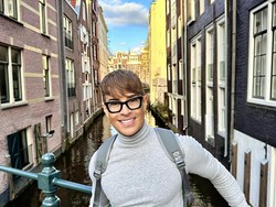 Penampilan Pria yang Wajahnya Terlalu Awet Muda, Dikira Bukan Manusia