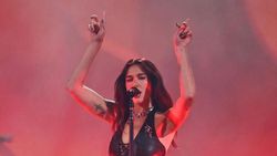 Cuan Berlimpah! Dua Lipa Disebut Kantongi Rp 1,3 M Sehari