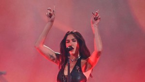 Makin bikin fans gak sabar, Dua Lipa juga bersiap merencanakan tur dunia baru dengan deretan konser besar yang dijadwalkan di Stadion Wembley. Foto: Getty Images