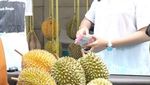 Gaya Seru Rey Utami, Seleb Terkaya di Indonesia Saat Jajan Kaki Lima