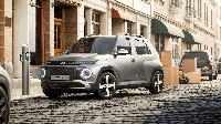 Hyundai Motor Group secara resmi meluncurkan mobil mini Hyundai Inster yang memiliki banyak potensi di mata konsumen. Selain ukurannya yang ramping dan kompak, Hyundai menjanjikan Inster dengan harga yang relatif lebih murah dibanding mobil listrik Hyundai sebelumnya. Foto: Dok. Hyundai