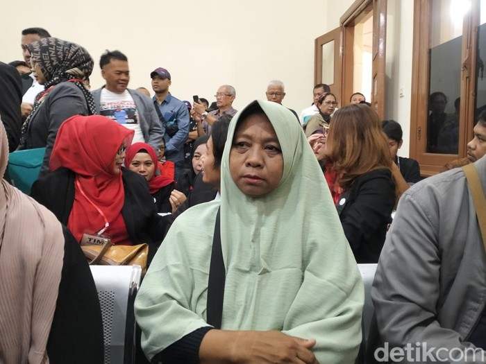 Ibu Pegi Setiawan di ruang sidang praperadilan