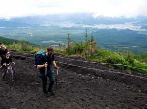 Gunung Fuji Makin Eksklusif: Biaya Pendakian Melambung, Dompet Tipis Menyingkir!