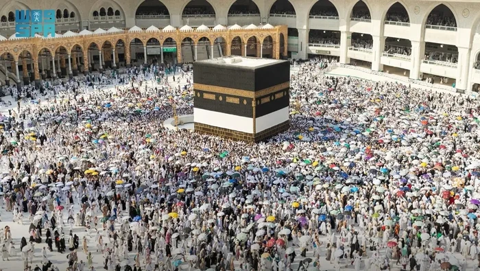 Jemaah melakukan tawaf di Masjidil Haram Makkah, 18 Juni 2024.