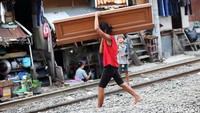 Dibanding Maret 2023, jumlah penduduk miskin perkotaan pada Maret 2024 menurun sebanyak 0,1 juta orang.