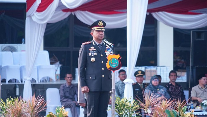 Kapolres Metro Bekasi Kombes Twedi Aditya Bennyahdi menyampaikan komitmennya melayani masyarakat di HUT Bhayangkara ke-78.