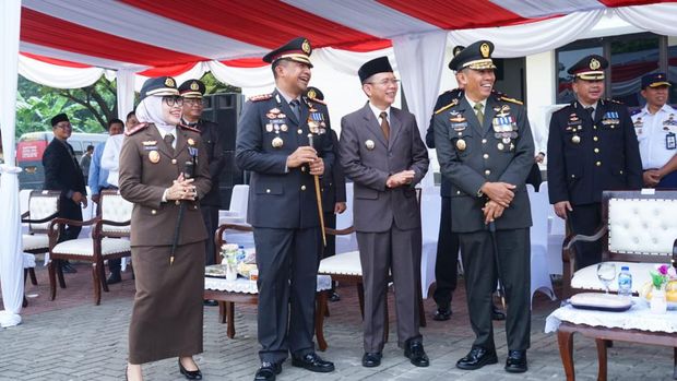 Kapolres Metro Bekasi Kombes Twedi Aditya Bennyahdi menyampaikan komitmennya melayani masyarakat di HUT Bhayangkara ke-78.