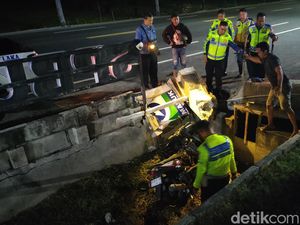 ABG Motoran Bonceng Bertiga Terjun ke Selokan di Kulon Progo, 1 Tewas