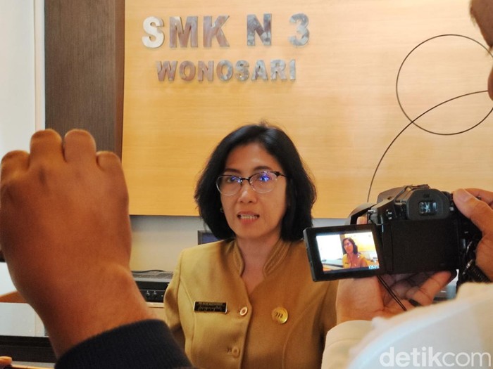 Kepala SMKN 3 Wonosari, Dwi Retno Wahyuningsih, Senin (1/7/2024).