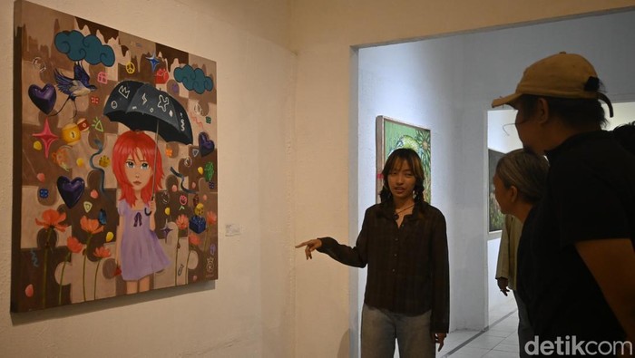 Sebuah kelompok seniman SERUWA menampilkan karya seni lukisnya di Galeri Kopi Macan Jogja, DIY. Pameran lukisan ini bertajuk 
