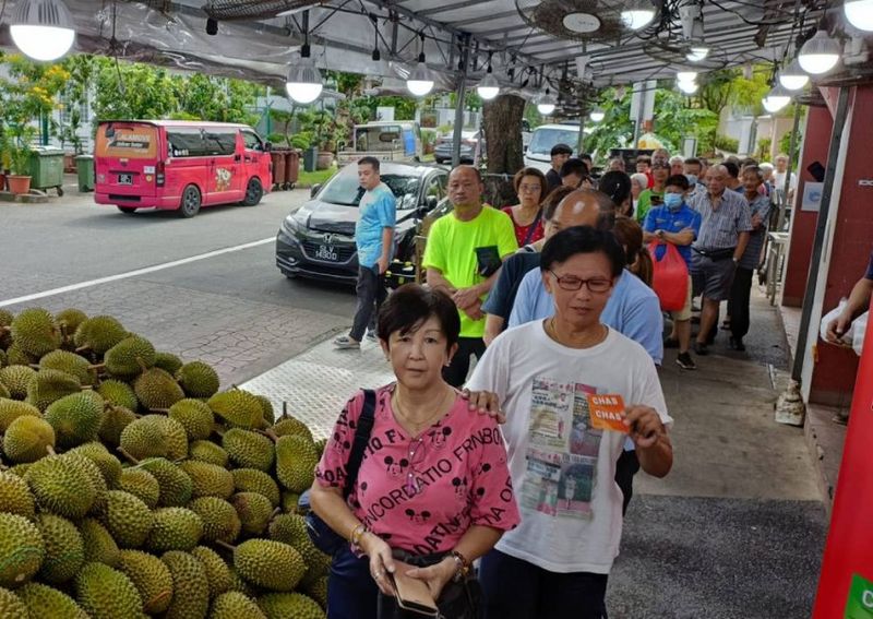 Keren! Toko Durian Ini Bagikan Durian Gratis Senilai Rp 181 Juta