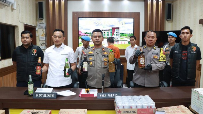 Konferensi pers Polres Berau.