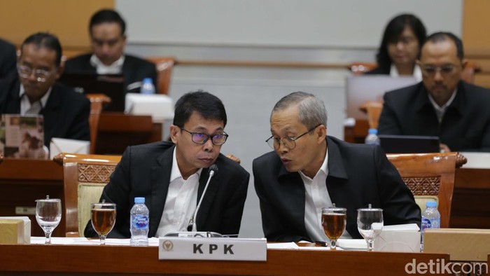 Pimpinan KPK ikuti rapat kerja dengan Komisi III DPR. KPK menyebutkan pada 2024 ini mereka telah memproses 100 tersangka kasus korupsi.