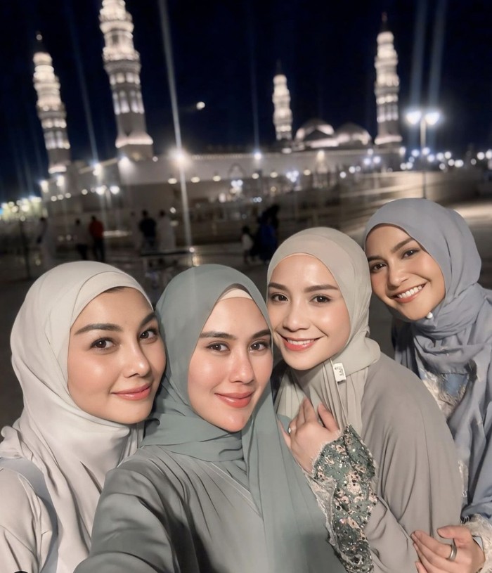 Kulineran Nisya Ahmad di Mekkah hingga Bareng Keluarga di Resto