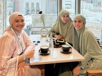 Nisya Ahmad Kulineran di Mekkah, Cicipi Kelezatan Daging Unta