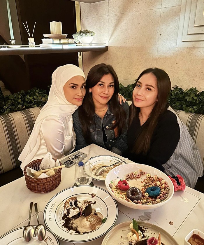 Kulineran Nisya Ahmad di Mekkah hingga Bareng Keluarga di Resto Kulineran Nisya Ahmad di Mekkah hingga Bareng Keluarga di Resto