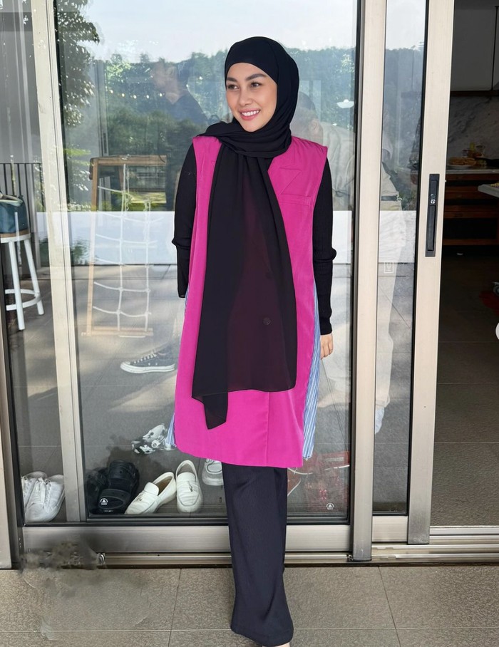 Kulineran Nisya Ahmad di Mekkah hingga Bareng Keluarga di Resto