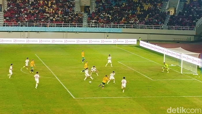 Laga semifinal piala AFF U-16 2024, Indonesia melawan Australia di Stadion Manahan Solo, Senin (1/7/2024).