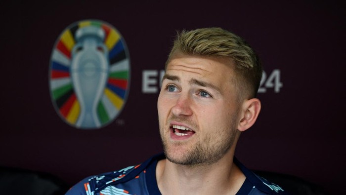 Soccer Football - Euro 2024 - Group D - Poland v Netherlands - Hamburg Volksparkstadion, Hamburg, Germany - June 16, 2024 Netherlands Matthijs de Ligt before the match REUTERS/Annegret Hilse