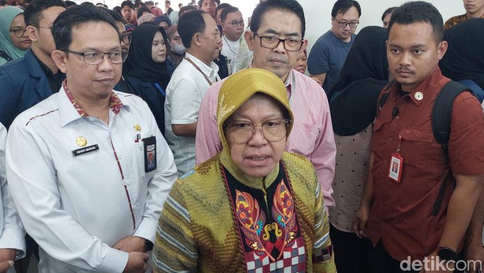 Menteri Sosial, Tri Rismaharini Saat Pemaparan di BBPPKS Lembang