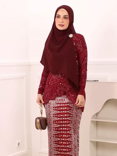 Model Kebaya Kondangan Plus Hijab ala Artis