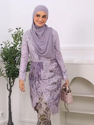 Model Kebaya Kondangan Plus Hijab ala Artis