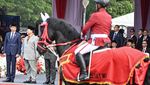 Momen Jokowi-Prabowo Saksikan Defile HUT Ke-78 Bhayangkara