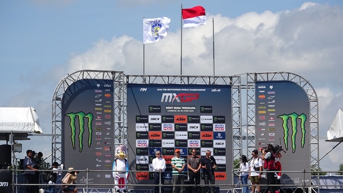 Motocross Grand Prix (MXGP) 2024 seri ke-11 digelar di Sirkuit Selaparang, Kota Mataram, Lombok, Nusa Tenggara Barat (NTB), tanggal 29-30 Juni 2024. Pembalap asal Spanyol Jorge Prado berhasil keluar sebagai pemenang dalam MXGP 2024 seri ke-11.