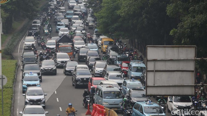 Hari ini hingga pukul 09.10 WIB kualitas udara Jakarta berada di AQI 170 dan kadar PM2.5 mencapai 82 µg/m3. Ini menjadikan Jakarta kota terpolusi kedua di dunia.