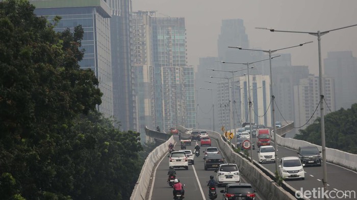 Hari ini hingga pukul 09.10 WIB kualitas udara Jakarta berada di AQI 170 dan kadar PM2.5 mencapai 82 µg/m3. Ini menjadikan Jakarta kota terpolusi kedua di dunia.