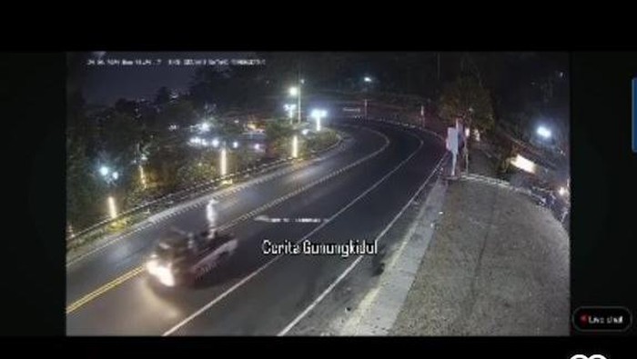 Penampakan pocong di Gunungkidul yang viral, Senin (1/7/2024).