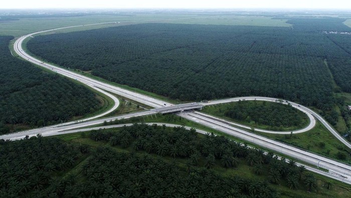 PT Hutama Karya Infrastruktur melanjutkan konstruksi Jalan Tol Binjai-Pangkalan Brandan. Ruas tol ini sepanjang 57 kilometer.