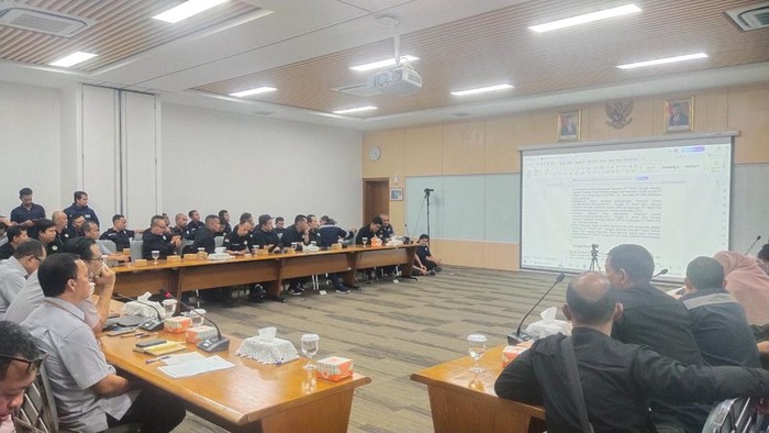 Pertemuan antara manajemen dengan pekerja PT Timah di Pangkalpinang.