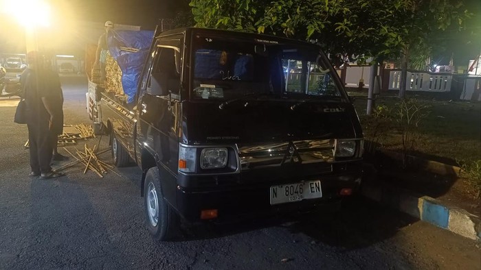 Pikap muat pindang yang tabrak pasutri di Jember