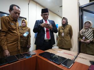 Pj Wali Kota Mojokerto Cek Ponsel ASN Antisipasi Judi Online, Ini Hasilnya