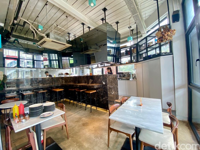 Plunge Pizza: Yummy! Pizza Topping Honey Butter di Tempat Hangout Anak Jaksel