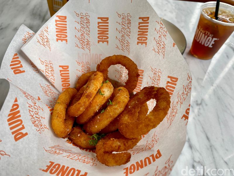 Plunge Pizza: Yummy! Pizza Topping Honey Butter di Tempat Hangout Anak Jaksel
