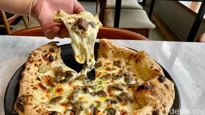 Puas Ngemil Pizza Artisan Honey Butter dan Mushroom di Jaksel