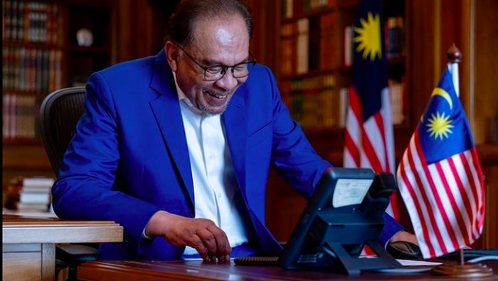 PM Malaysia Anwar Ibrahim berbincang dengan Menhan RI Prabowo Subianto via telekomunikasi. (Sumber: Instagram resmi Anwar Ibrahim)