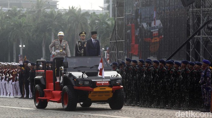 Sejumlah personel polisi mengikuti upacara peringatan HUT ke-78 Hari Bhayangkara di Kawasan Monas, Jakarta, Senin (1/8/2024). HUT ke-78 Bhayangkara mengangkat tema Polri Presisi Mendukung Percepatan Transformasi Ekonomi yang Inklusif dan Berkelanjutan Menuju Indonesia Emas.