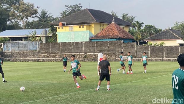Sesi latihan perdana PSS Sleman di Lapangan Pakembinangun, Sleman, Senin (1/7/2024) sore.