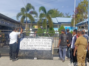 Puluhan Guru Segel Sekolah-Polisi Pemerkosa Mahasiswi Dituntut Ringan