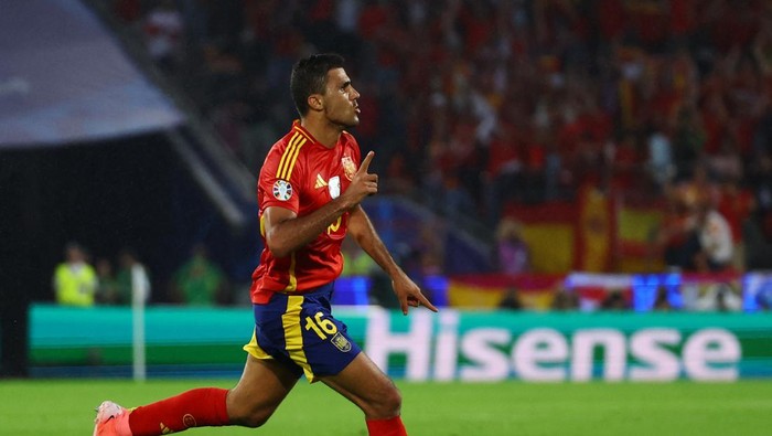 Soccer Football - Euro 2024 - Round of 16 - Spain v Georgia - Cologne Stadium, Cologne, Germany - June 30, 2024  Spains Rodri celebrates scoring their first goal REUTERS/Thilo Schmuelgen