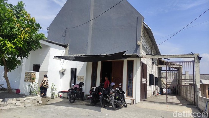Rumah doa di Tarik, Sidoarjo yang umatnya diminta izin oleh kades sebelum melakukan ibadah
