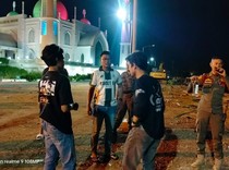 Satpol PP Padang Amankan 12 Remaja-2 Botol Miras di Sekitar Masjid Al Hakim