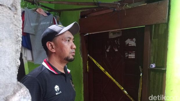 Sekretaris RT, Hendra, menceritakan detik-detik pegawai KAI membunuh istri sendiri di Pulogadung, Jakarta Timur.