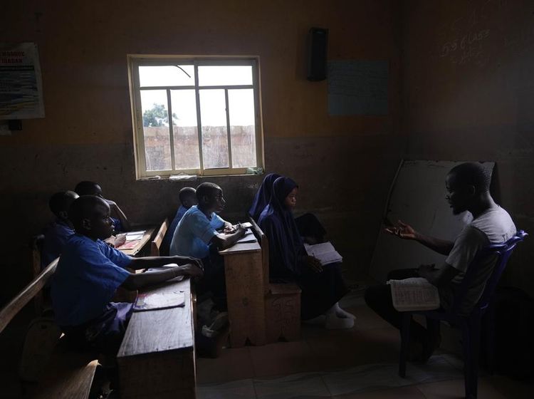 Semangat Belajar Siswa Nigeria Meski Tak Ada Akses Listrik