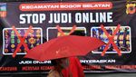 Spanduk Stop Judi Online Mejeng di Kantor Kecamatan Bogor Selatan